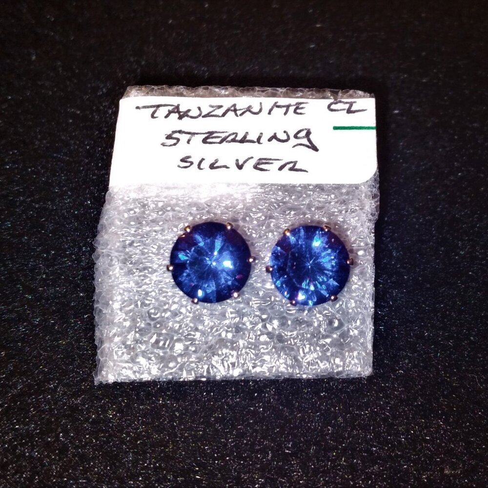Brand New Beautiful Tanzanite Genuine CZ Stud Pierced Earrings